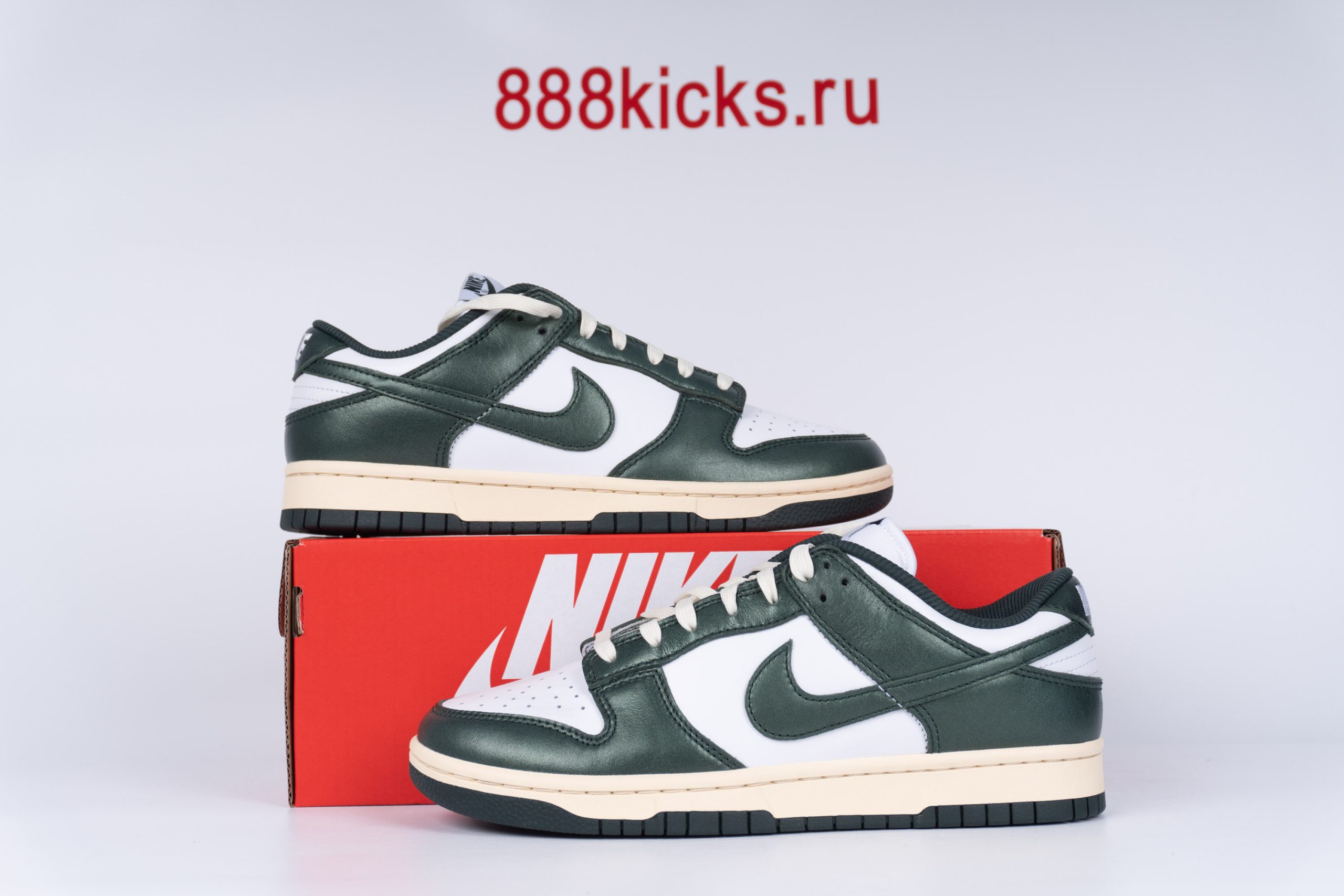 Nike Dunk Low Vintage Green (W)