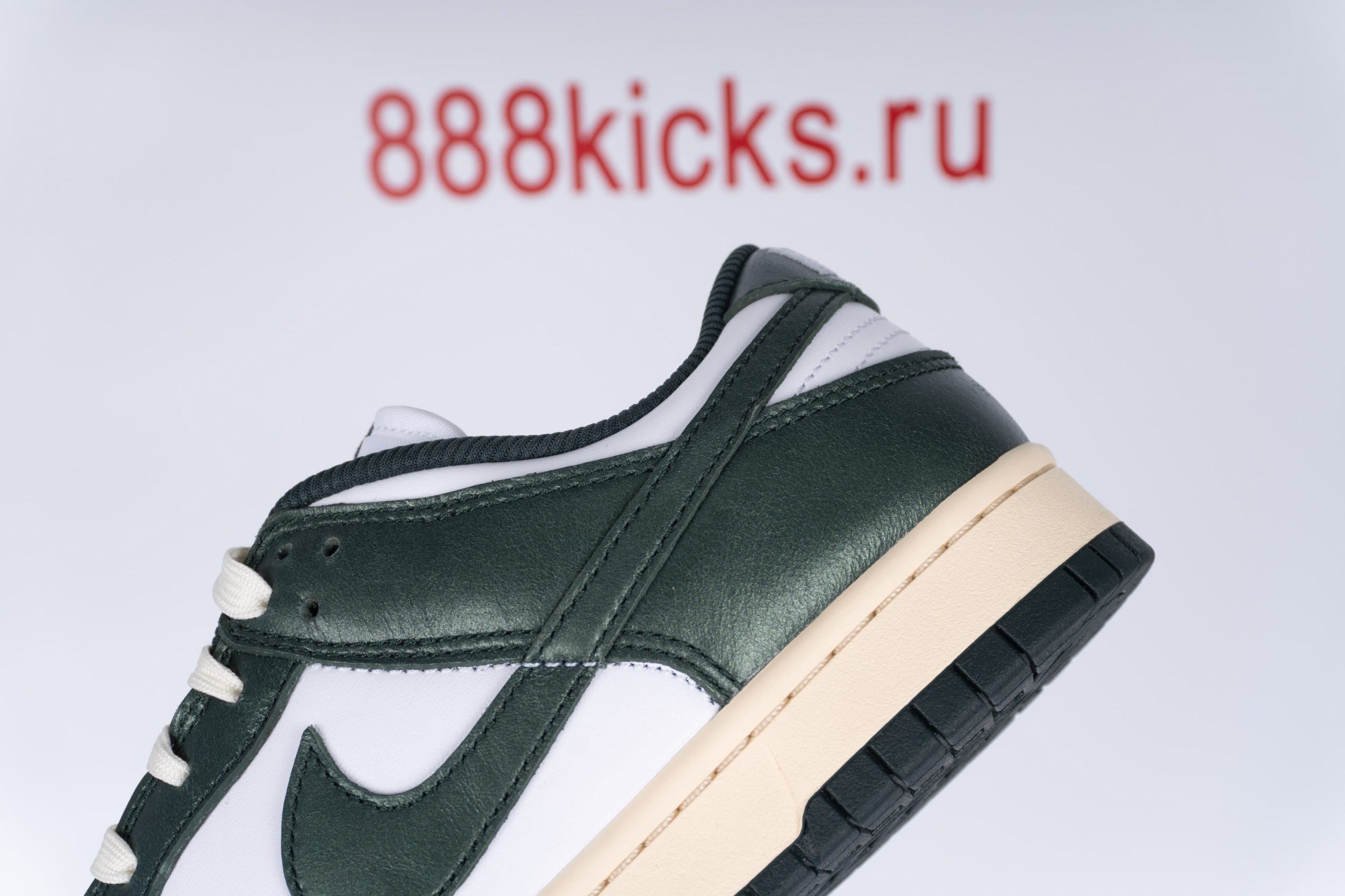 Nike Dunk Low Vintage Green (W)