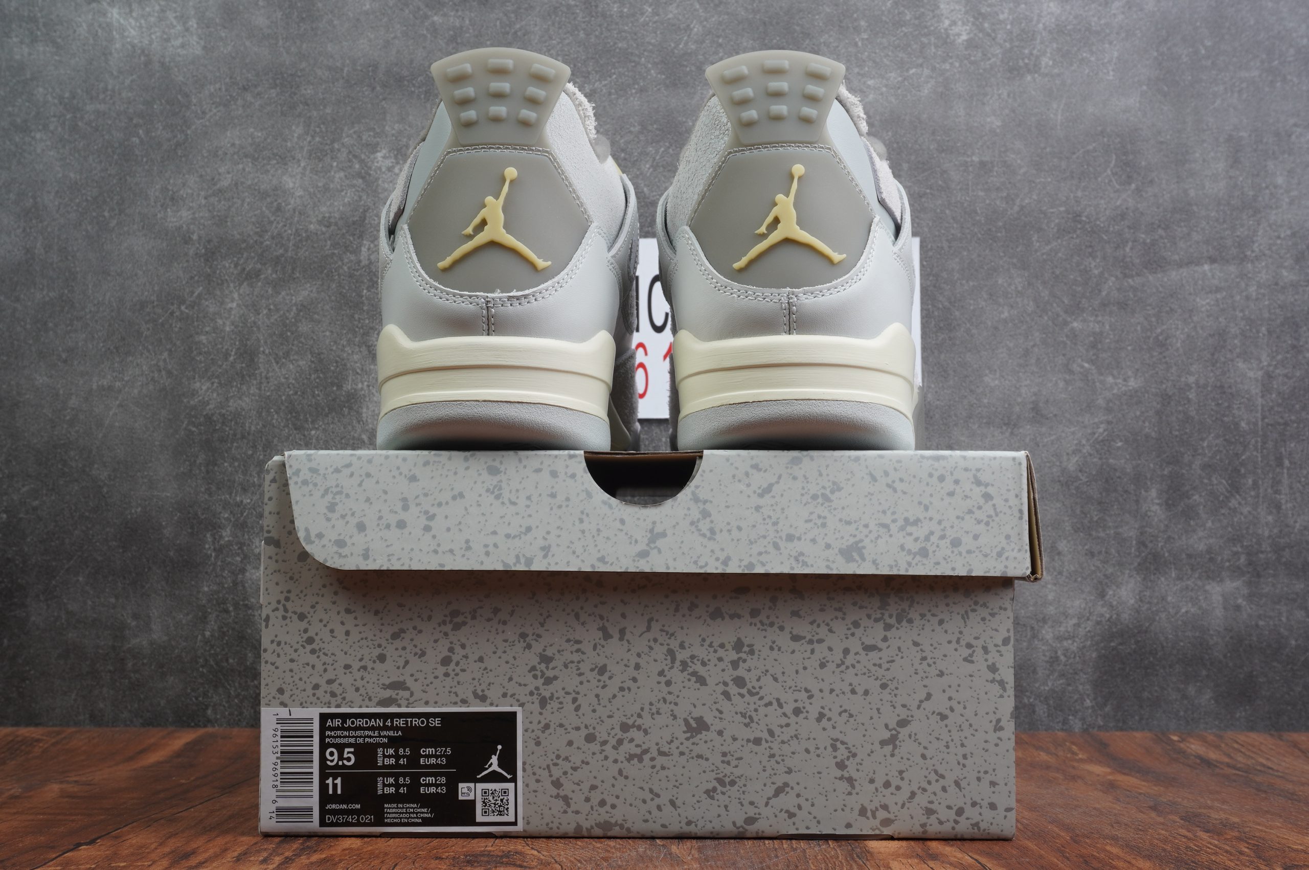 Jordan 4 Retro SE Craft Photon Dust